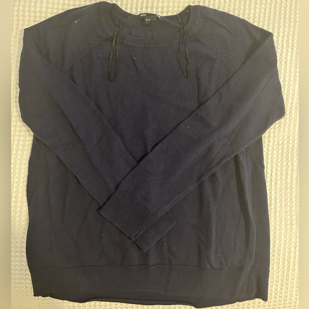 NAVY SWEATER